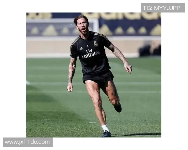 足球明星的肌肉身材揭秘如何塑造完美体型与运动表现的关系